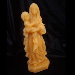 Soška Panna Maria s Ježíškem, včelí vosk nebo směs parafínu s voskem